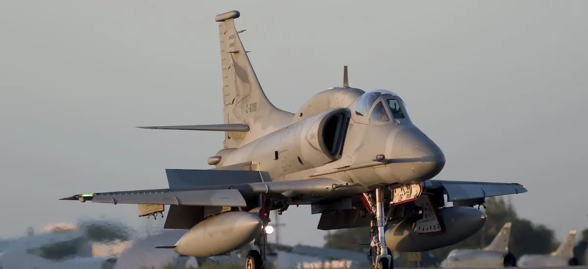 Argentina dio de baja el caza A-4AR Fightinghawk: las razones del retiro y qué viene para la Fuerza Aérea