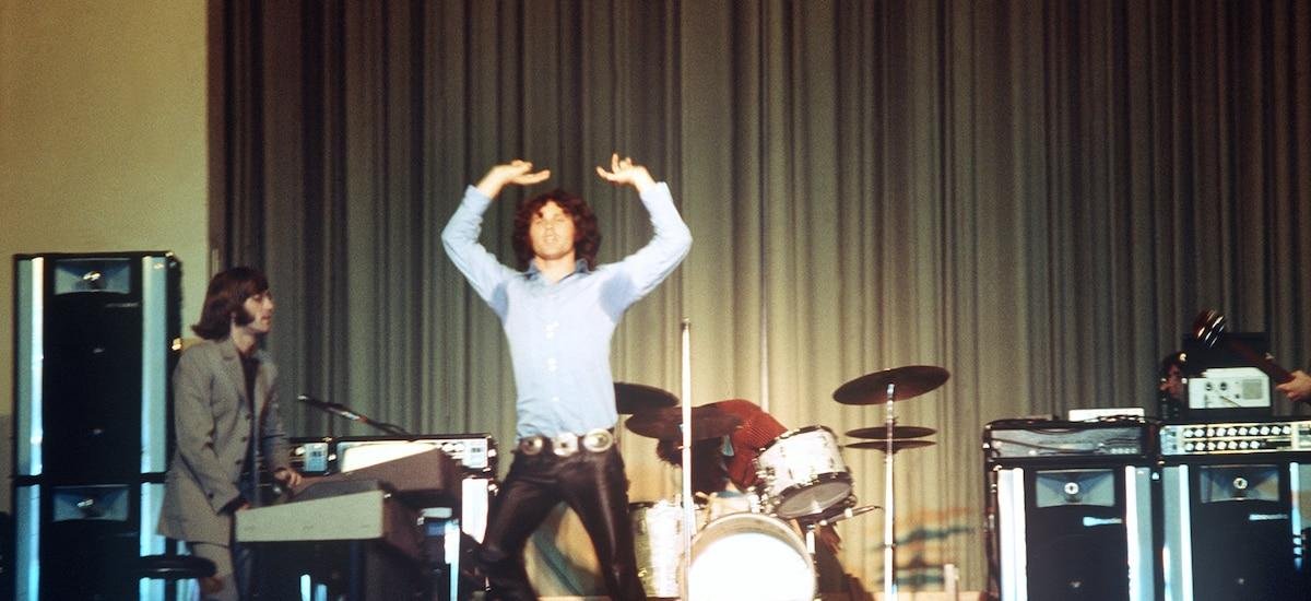 El día que Jim Morrison fue acusado de exhibir sus genitales en un recital y lo juzgaron sin un solo testigo que lo haya visto