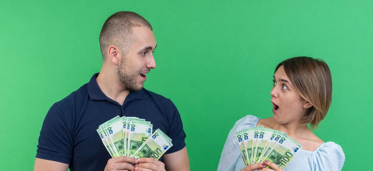 Hacienda lo confirma | Multarán a todas las personas que transfieran esta cantidad de dinero a sus familiares