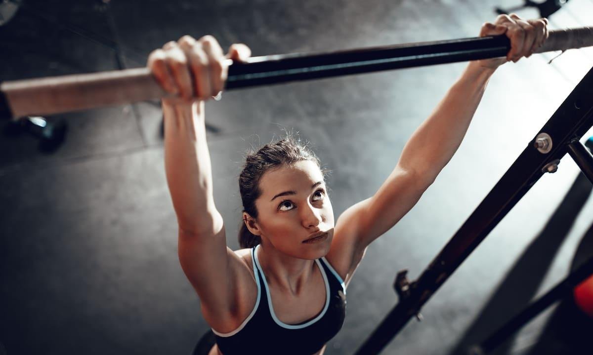 Cómo es el ejercicio de menos de un minuto que tonifica espalda, abdomen y brazos