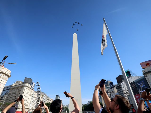 AsГ­ fue el vuelo de los aviones de combate F-16 en Buenos Aires y CГіrdoba: siete minutos de show y rugido a 700 km/h