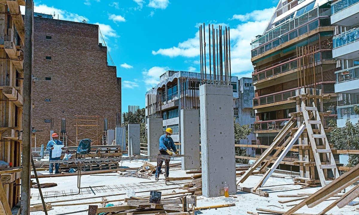 Por qué hay récord de ventas pero las obras en construcción quedaron a contramano