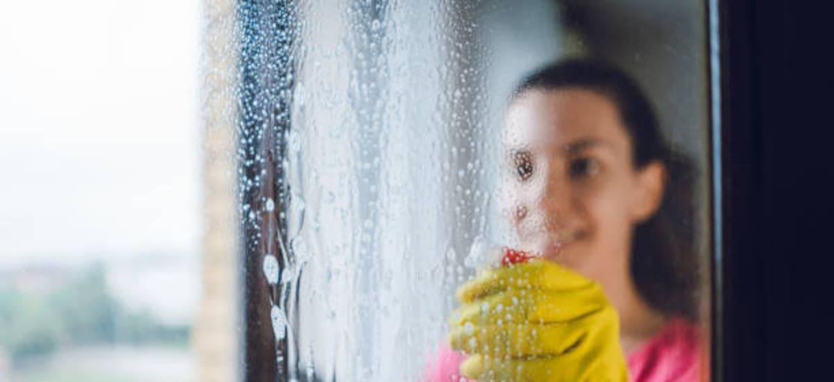 Bicarbonato diluido en los vidrios: para qué sirve y cómo aplicarlo bien - El Cronista