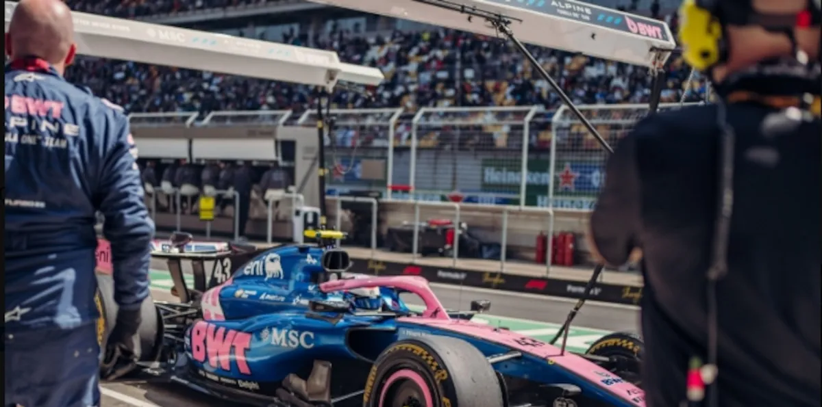 El insólito momento que vivió Colapinto en boxes: se le quedó el auto y los mecánicos tuvieron que correr a buscarlo