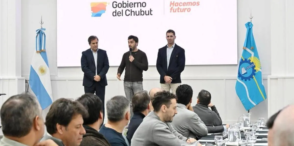 Un segundo cable submarino de fibra óptica para Argentina: el convenio clave que firmaron Chubut y Enacom