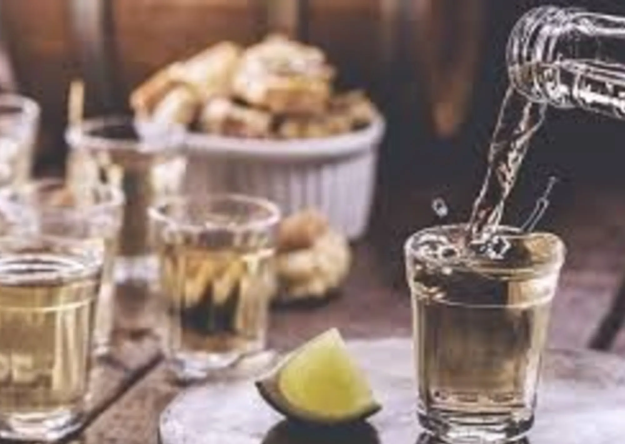 Cuál es el origen de la cachaza, la bebida emblemática de Brasil