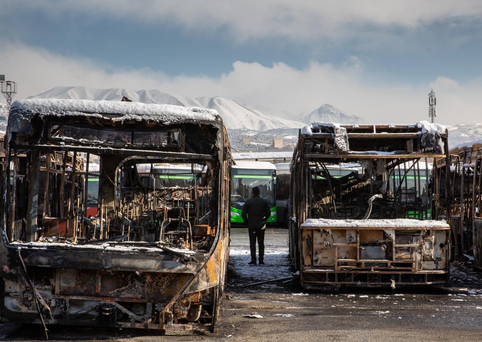 Trump advierte a Irán sobre su poderío militar, pero arriesga una guerra regional