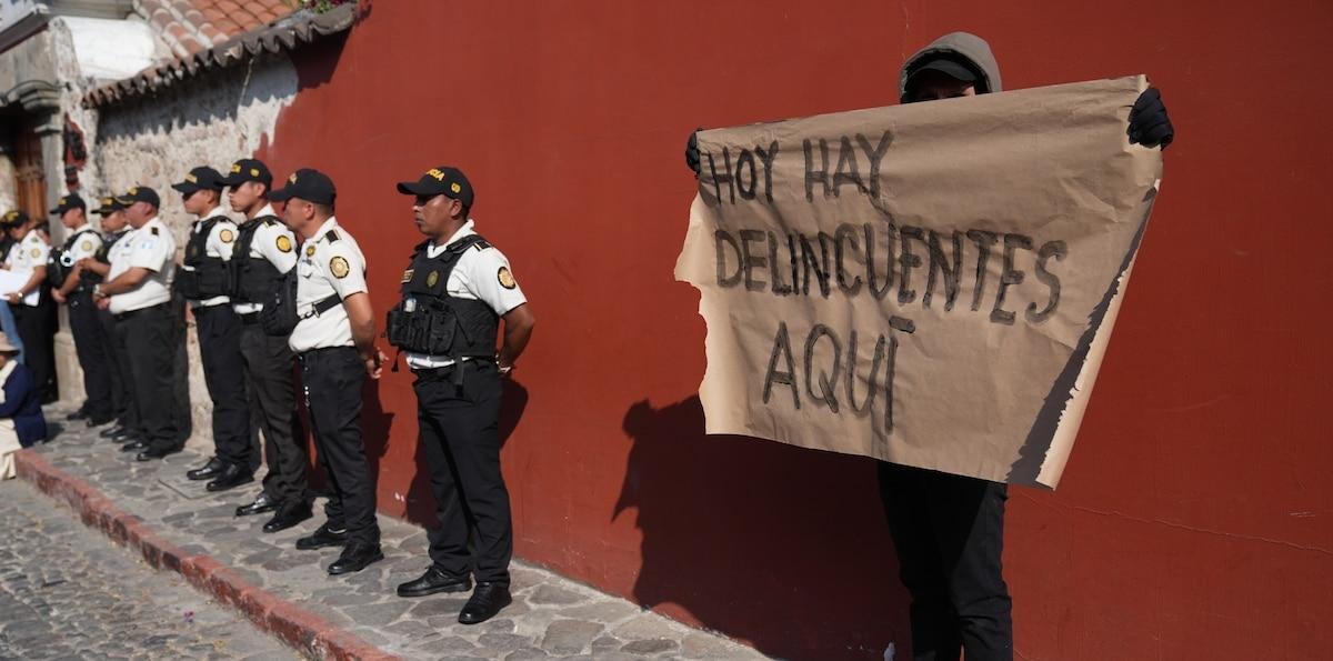 Presidente de Guatemala dice consulta a EE. UU. por supuesto apoyo a cuestionados candidatos a corte