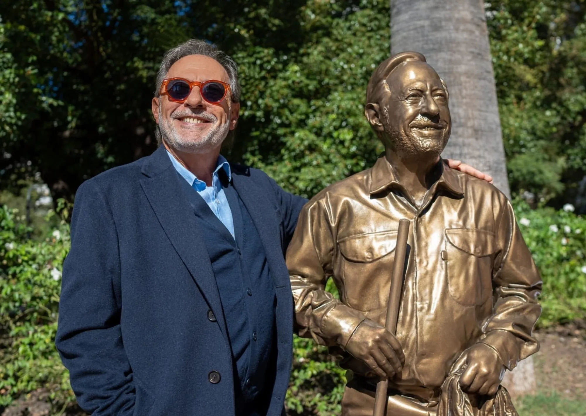 Guillermo Francella y el encuentro con su estatua en Barrancas de Belgrano: todas las imágenes