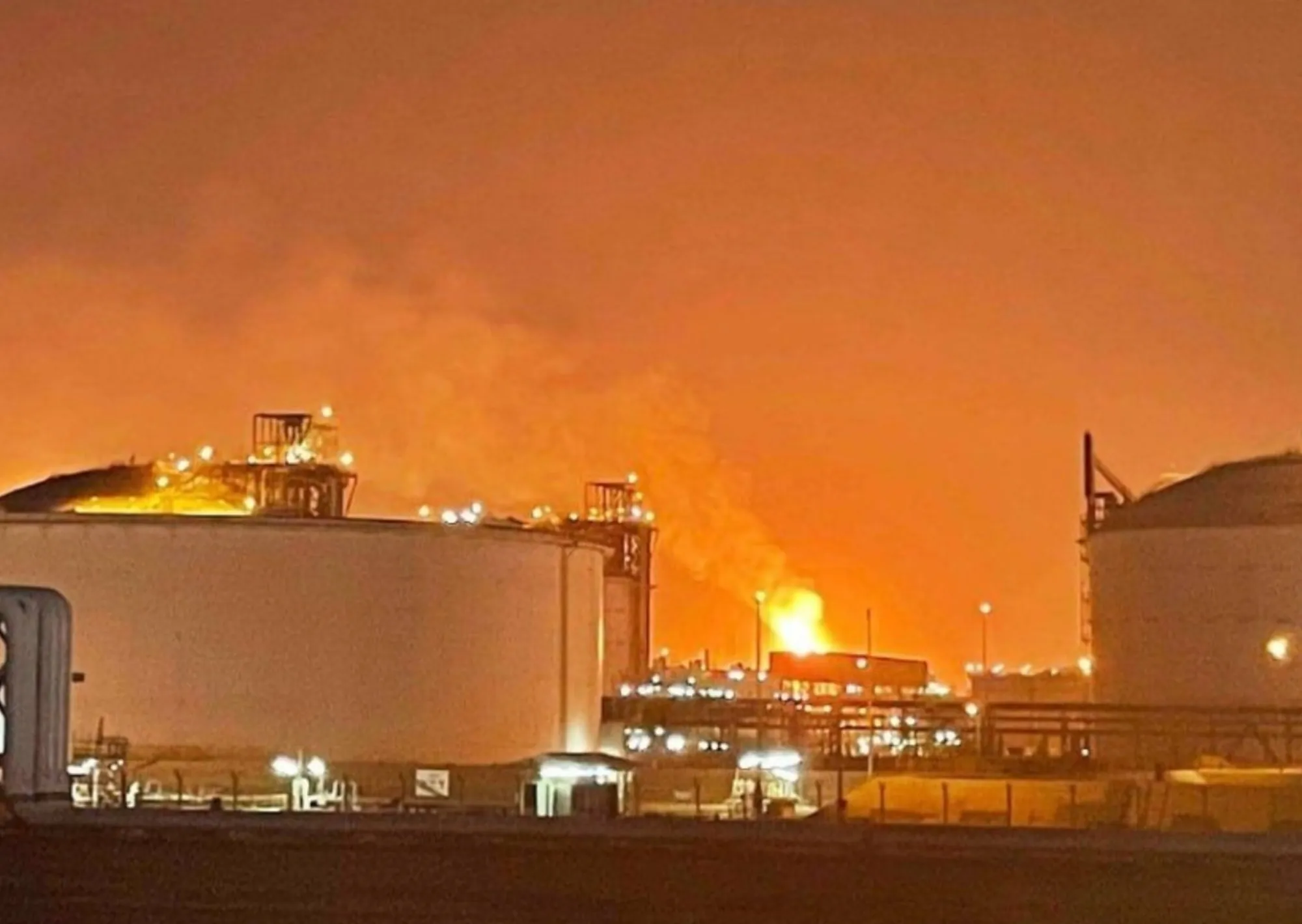 Una planta de gas atacada por Irán en Qatar se incendió al volver a operar y dejó decenas de heridos