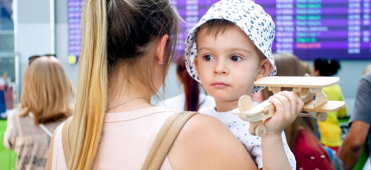 Por nueva Ley de Migraciones: desde febrero, los padres deberán hacer un nuevo trámite para salir del país con menores de edad - El Cronista