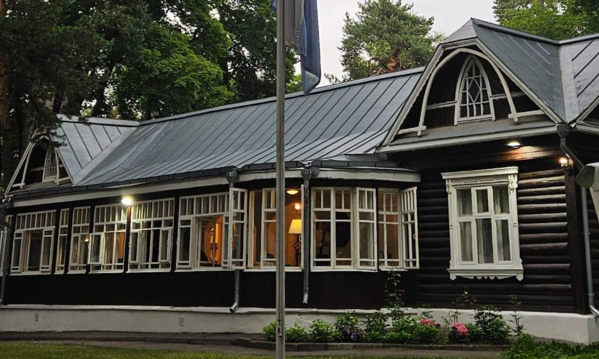 Stalin se la regaló a la Argentina y hoy es una joya de otro tiempo: así es la Dacha, la casa de campo del país en Moscú