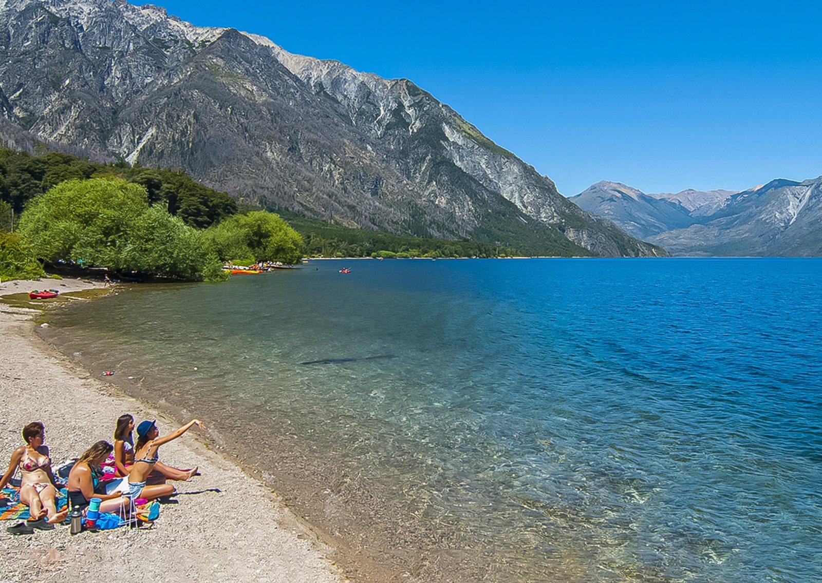 Playas escondidas, buenos vinos y el alfajor campeón del mundo: un lugar sorprendente para veranear en la Patagonia