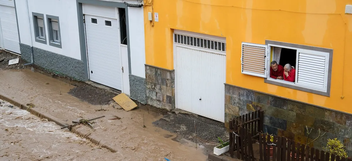 Carreteras cortadas, inundaciones y 2.500 vecinos sin luz: la borrasca Therese deja 600 incidencias en Tenerife en una noche