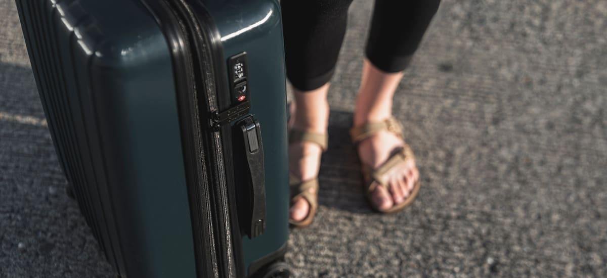 Adiós equipaje en bodega: estos artículos PROHIBIDOS pueden hacer que cancelen tu vuelo en el último minuto