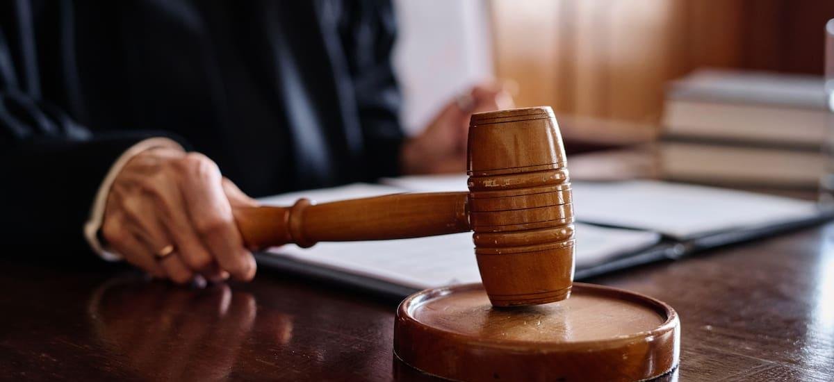 Confirmado| La Corte Suprema pone freno al embargo total del salario y fija un tope obligatorio