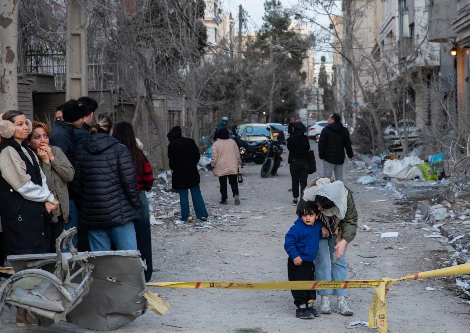 "Oremos para que sobrevivamos a la noche": la capital de Irán bajo asedio