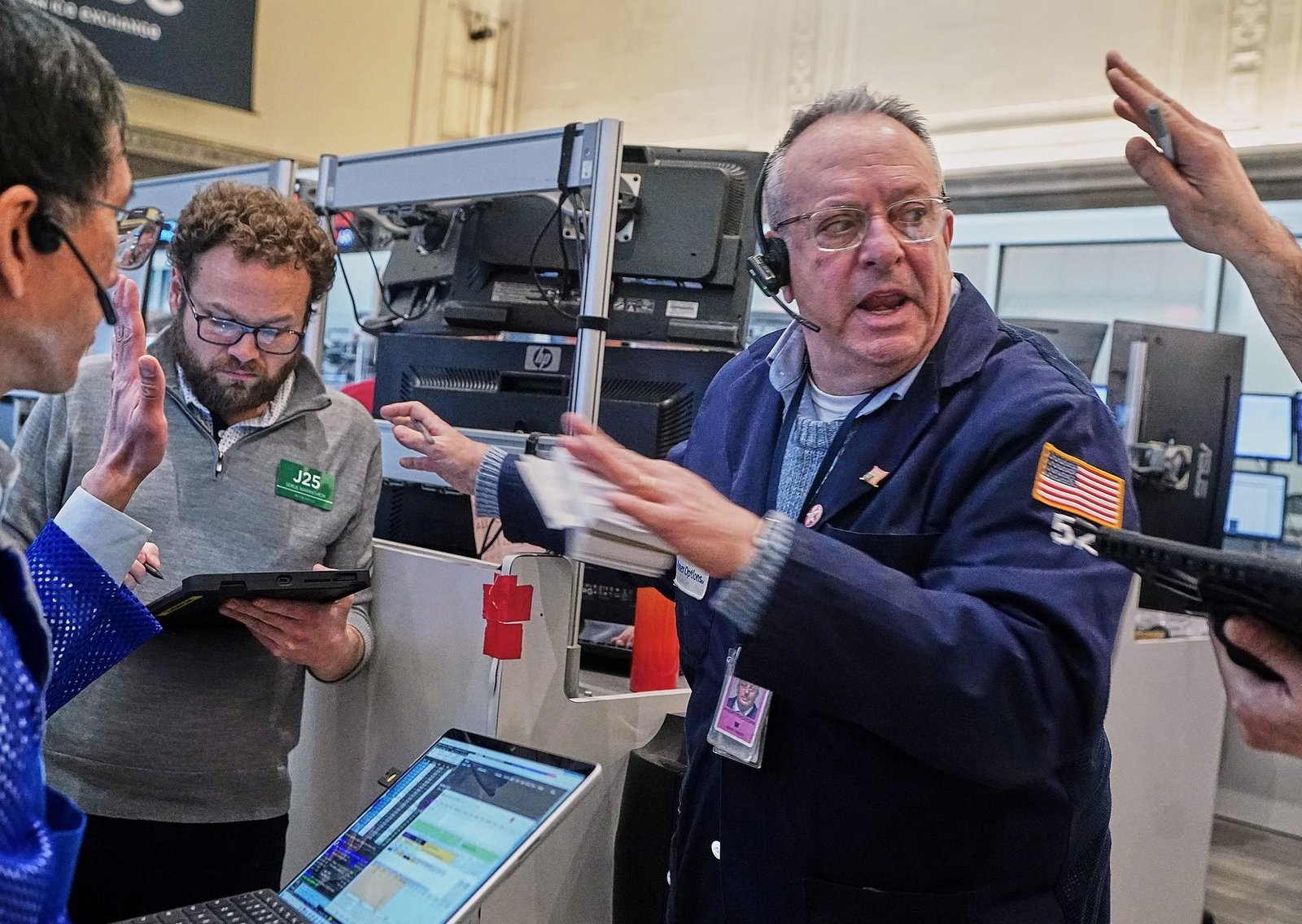 Malhumor en los mercados: acciones argentinas cayeron hasta 13% en Wall Street y el Riesgo País volvió a superar los 500 puntos