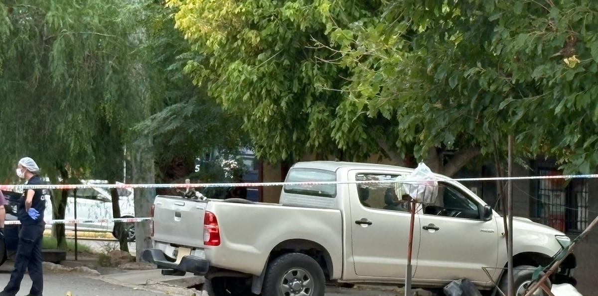 Un vecino persiguió en su camioneta a dos ladrones que le robaron una bicicleta y atropelló y mató a uno