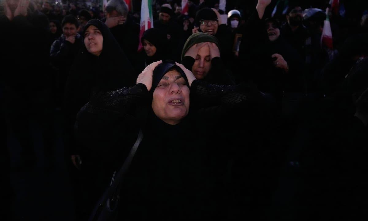 Irán lanza misiles a Israel y estados del Golfo tras ataque de EEUU e Israel que mató a Jamenei