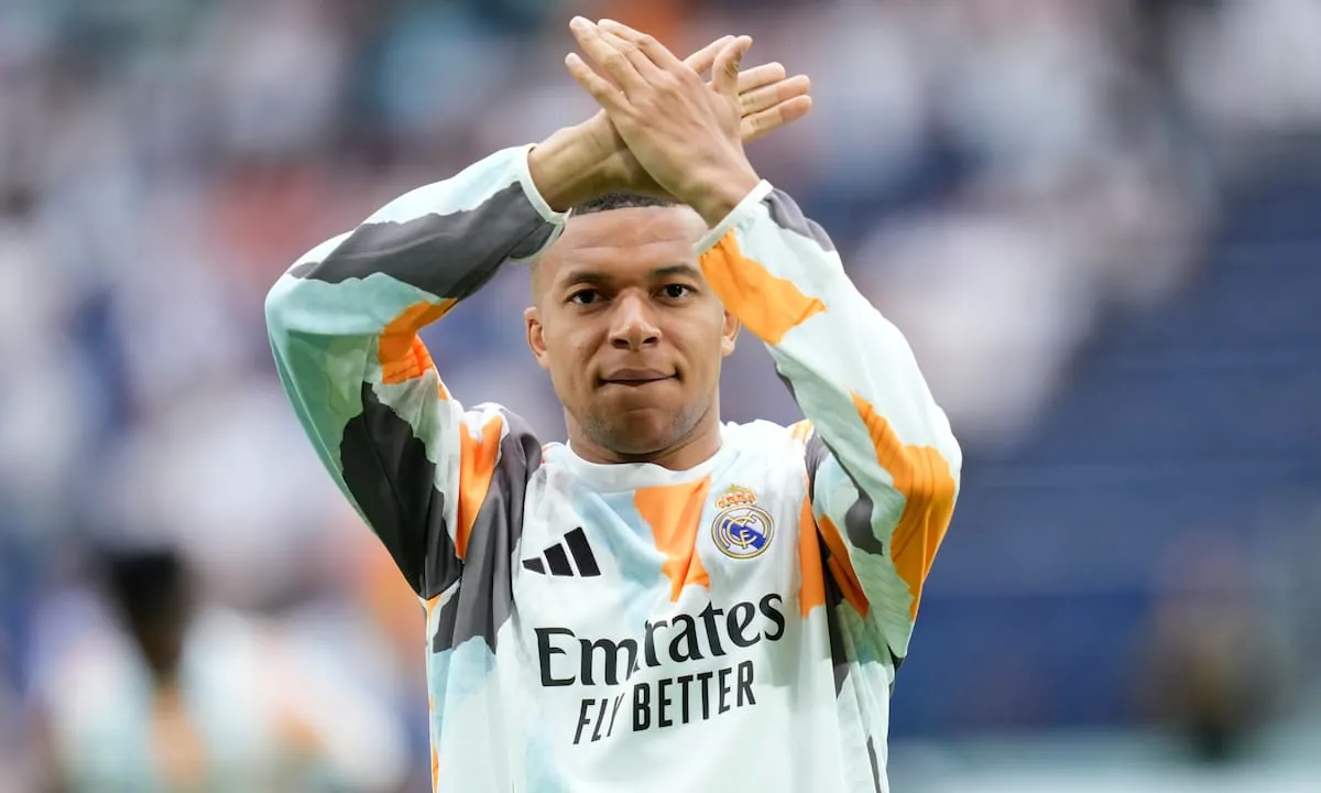 Infantino "condena sin equívocos" los dichos racistas contra Kylian Mbappé