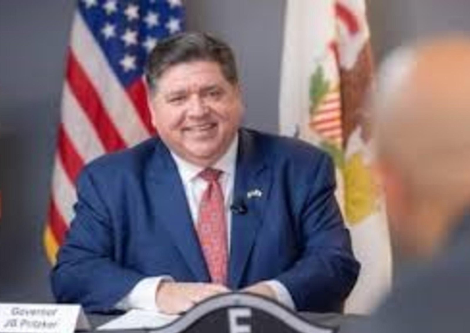 Buenas noticias en Illinois: JB Pritzker suspenderá incentivos fiscales a la construcción de data centers