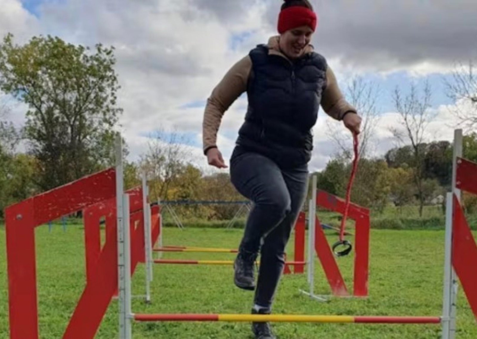 De los therians a pasear perros imaginarios: qué es "hobby dogging", la práctica furor en redes sociales