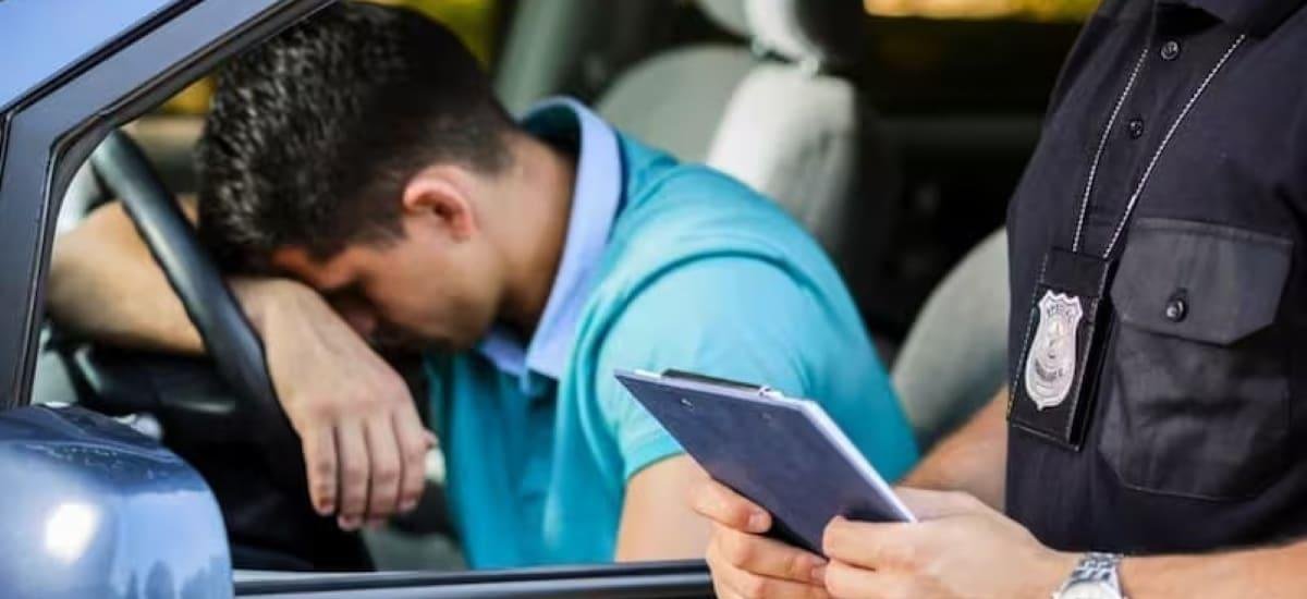 Es oficial | Revisarán auto por auto y multarán a todas las personas que manejen con este elemento prohibido