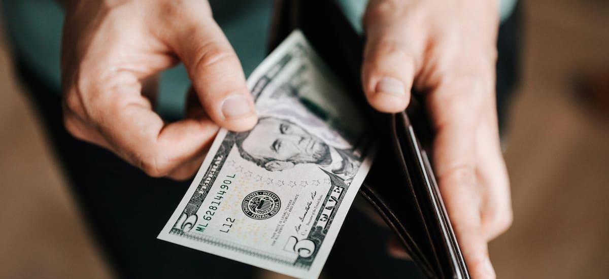 Dólar blue: cómo cerró su cotización HOY lunes 2 de febrero - El Cronista