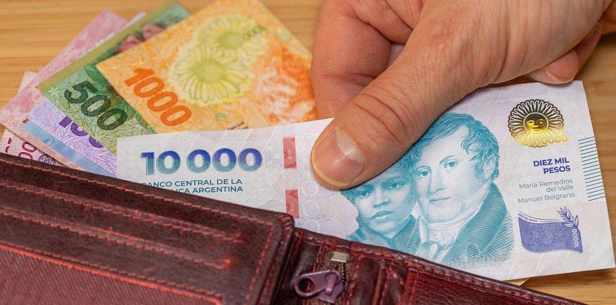 El salario real volvió a caer en enero y la jubilación mínima ya perdió 5% en 7 meses, en medio de la crisis de empleo