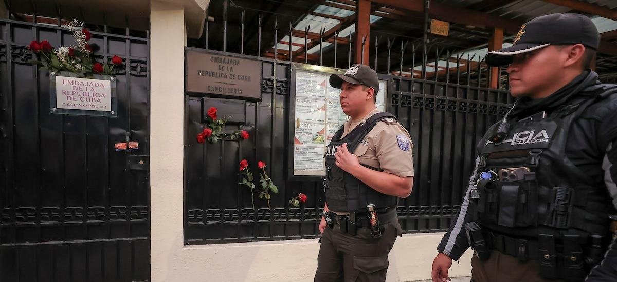 Ecuador expulsa al personal diplomático de Cuba y retira a su embajador en La Habana