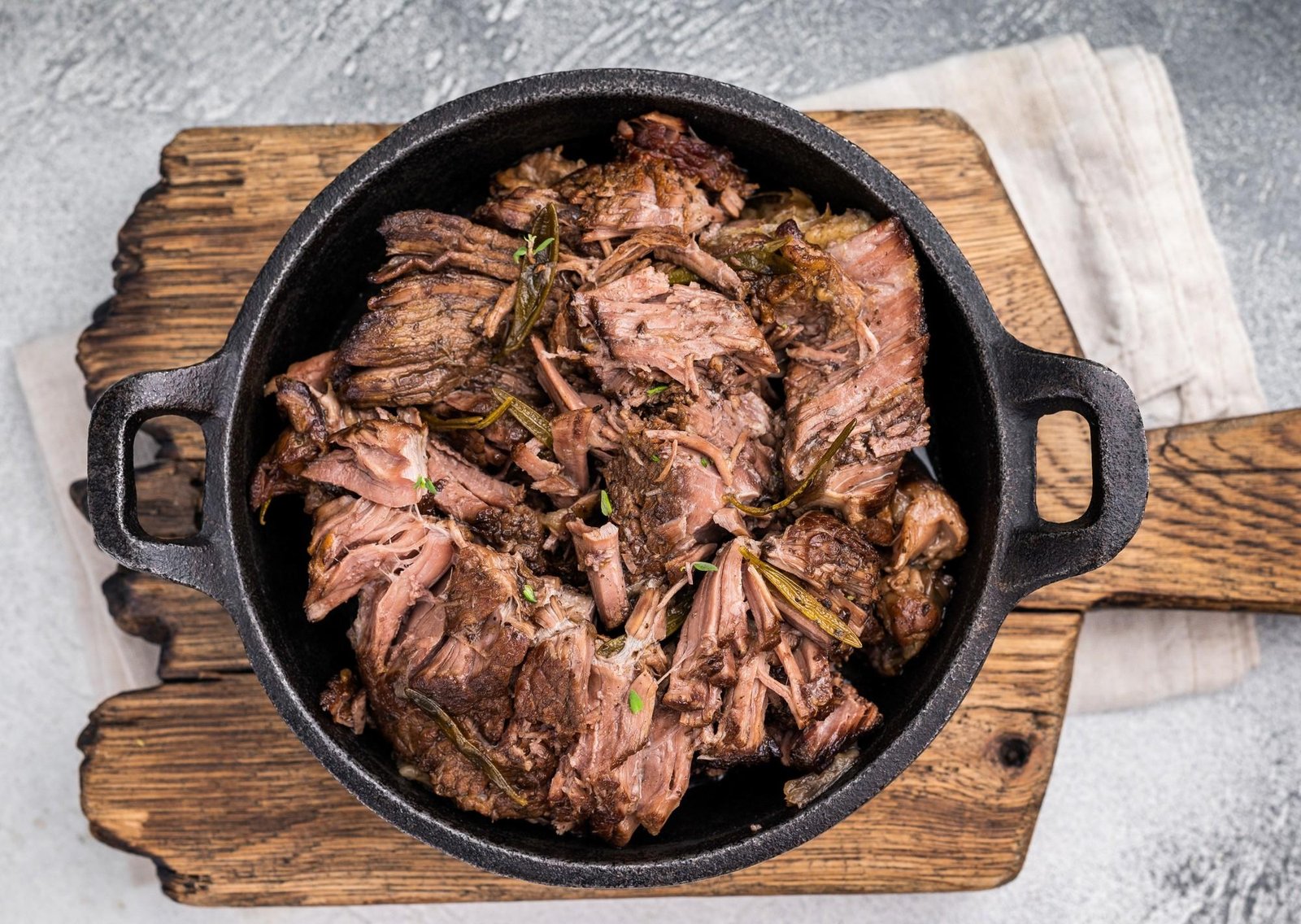 Investigadores desatan un debate sobre la dieta: comer carne ayudaría a llegar a los 100 años, pero con una advertencia clave