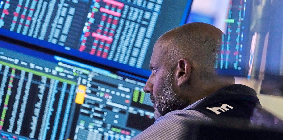 Subió el dólar y el riesgo país, y las acciones argentinas cayeron hasta 6% en Wall Street