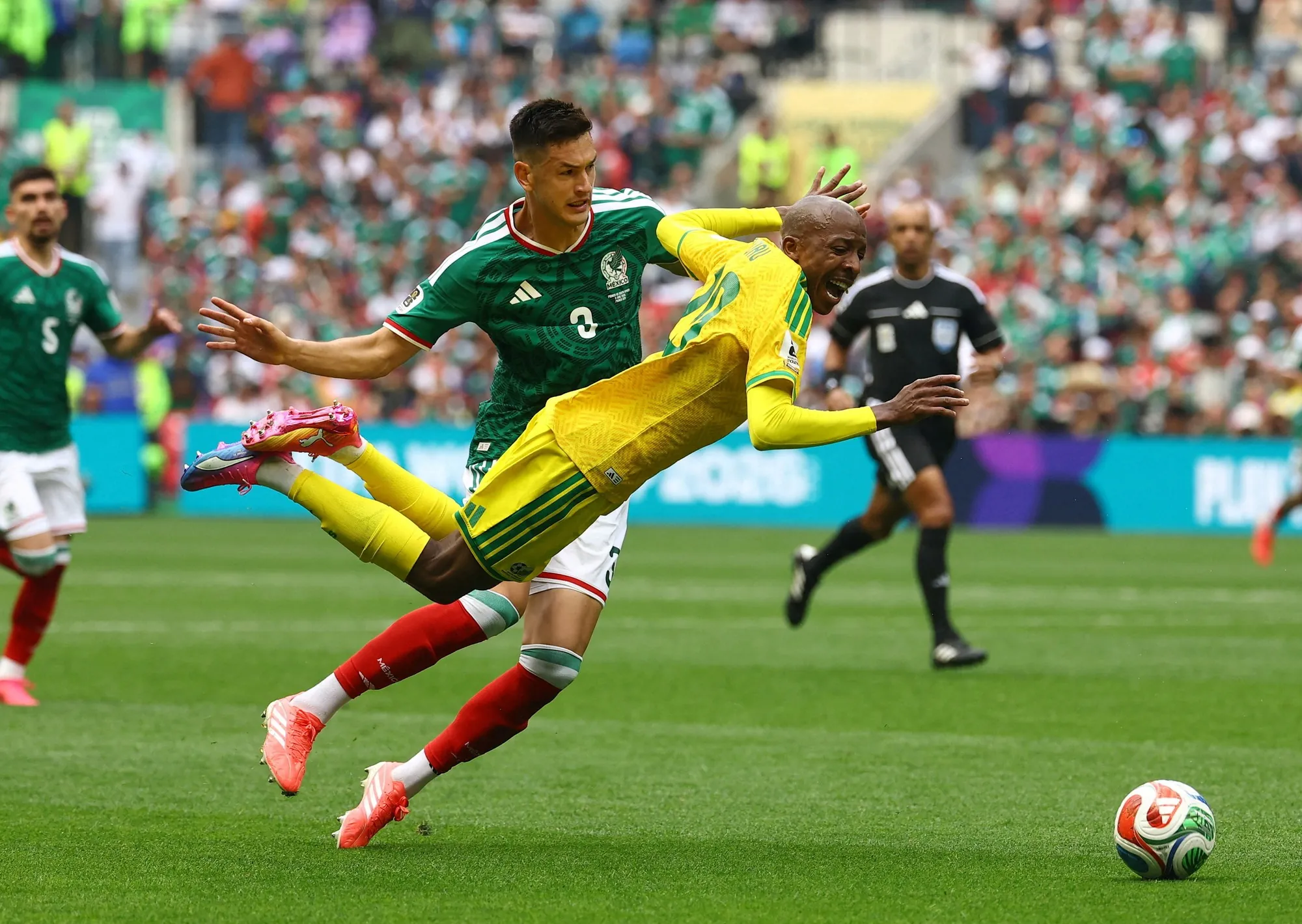 Mundial 2026: México le ganó a Sudáfrica en un partido inaugural con un show de tarjetas rojas y polémicas