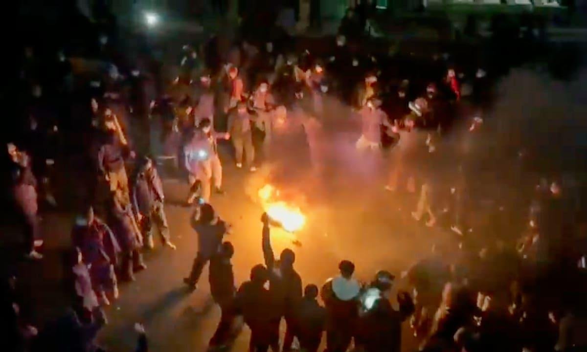 Protestas en universidades iraníes continúan, y crece la tensión ante amenaza militar de EE. UU