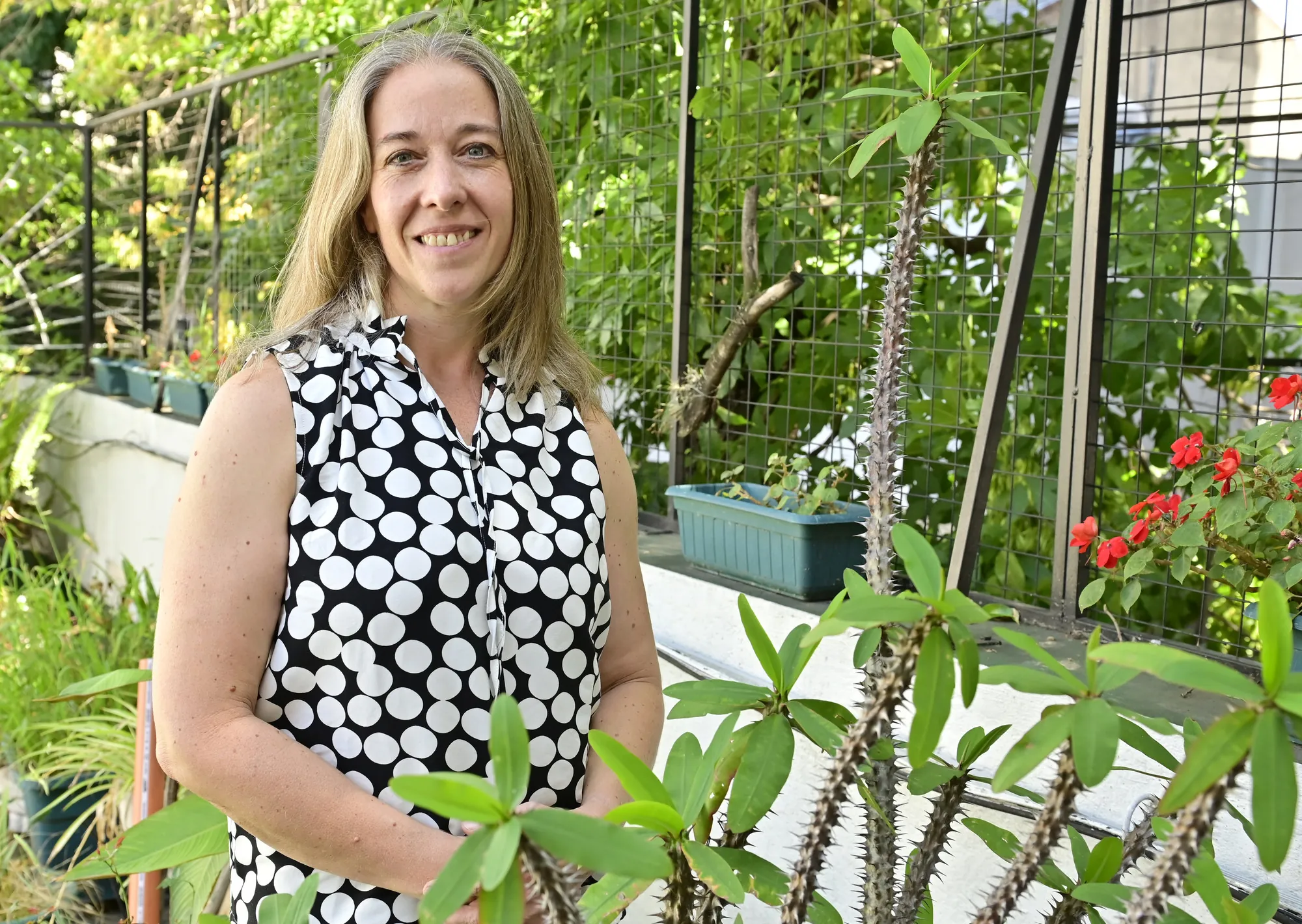 Mundos íntimos. ¿Mi primer trabajo en cine? Servir café en un filme. Me ilusioné, sería la mejor, iría lejos. Qué ilusa: nadie se fijó en mí.