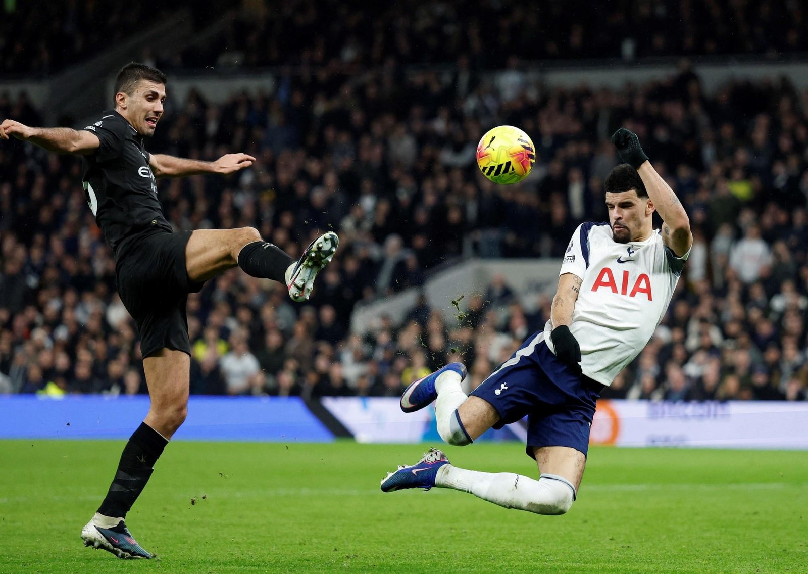 Tottenham de Cuti Romero le amargó el domingo al Manchester City de Pep Guardiola: el gol antológico de taco de Solanke