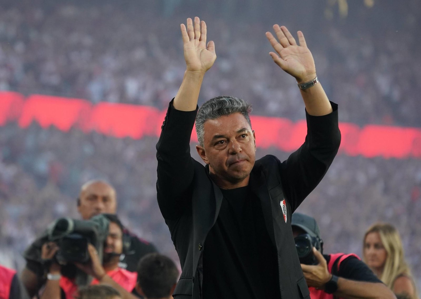 El Monumental ovacionó a Marcelo Gallardo en su despedida y apuntó contra los futbolistas: "Jugadores, la c... de su madre, a ver si ponen huevos"