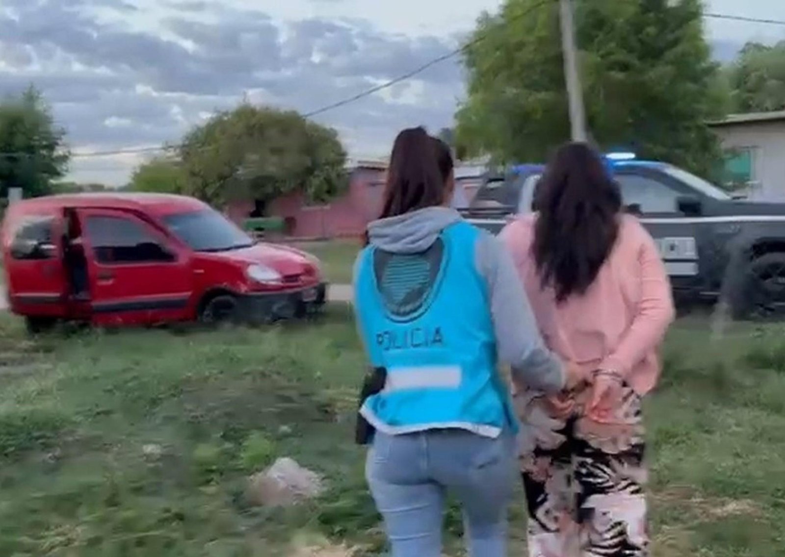 Rescataron a una nena de ocho años que era explotada sexualmente por su madre: detuvieron a la mujer y un hombre