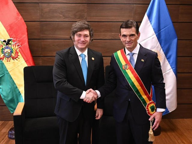 вЂњSГ© lo que estГЎs recibiendo, lo digo por experiencia propiaвЂќ, el mensaje de Milei al flamante presidente de Bolivia