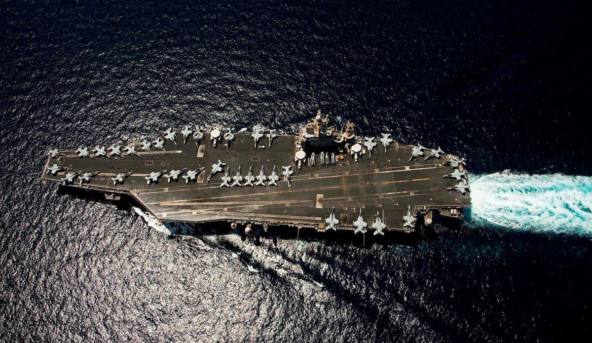 Irán aseguró haber golpeado el portaviones estadounidense USS Abraham Lincoln, pero el Pentágono lo desmintió
