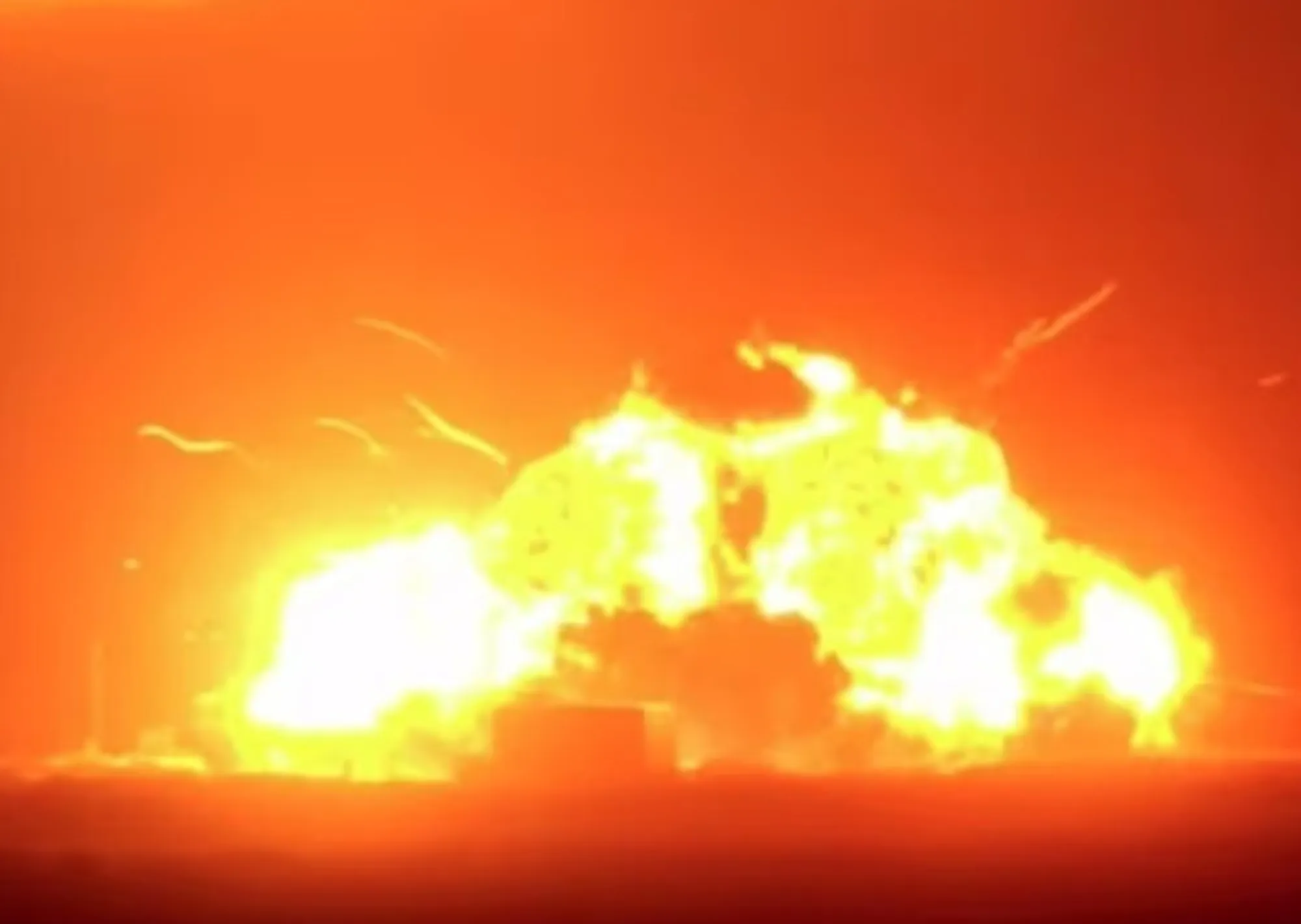 La impactante explosión de un cohete de la empresa de Jeff Bezos durante una prueba en Cabo Cañaveral