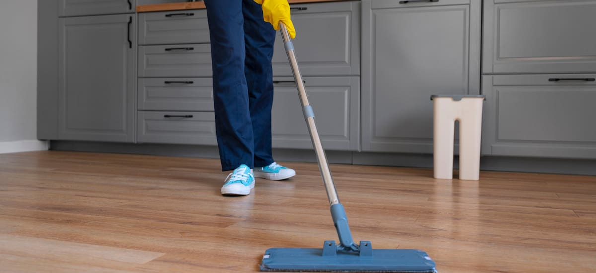 Limpiar el piso de la cocina con agua y limón: por qué lo recomiendan - El Cronista