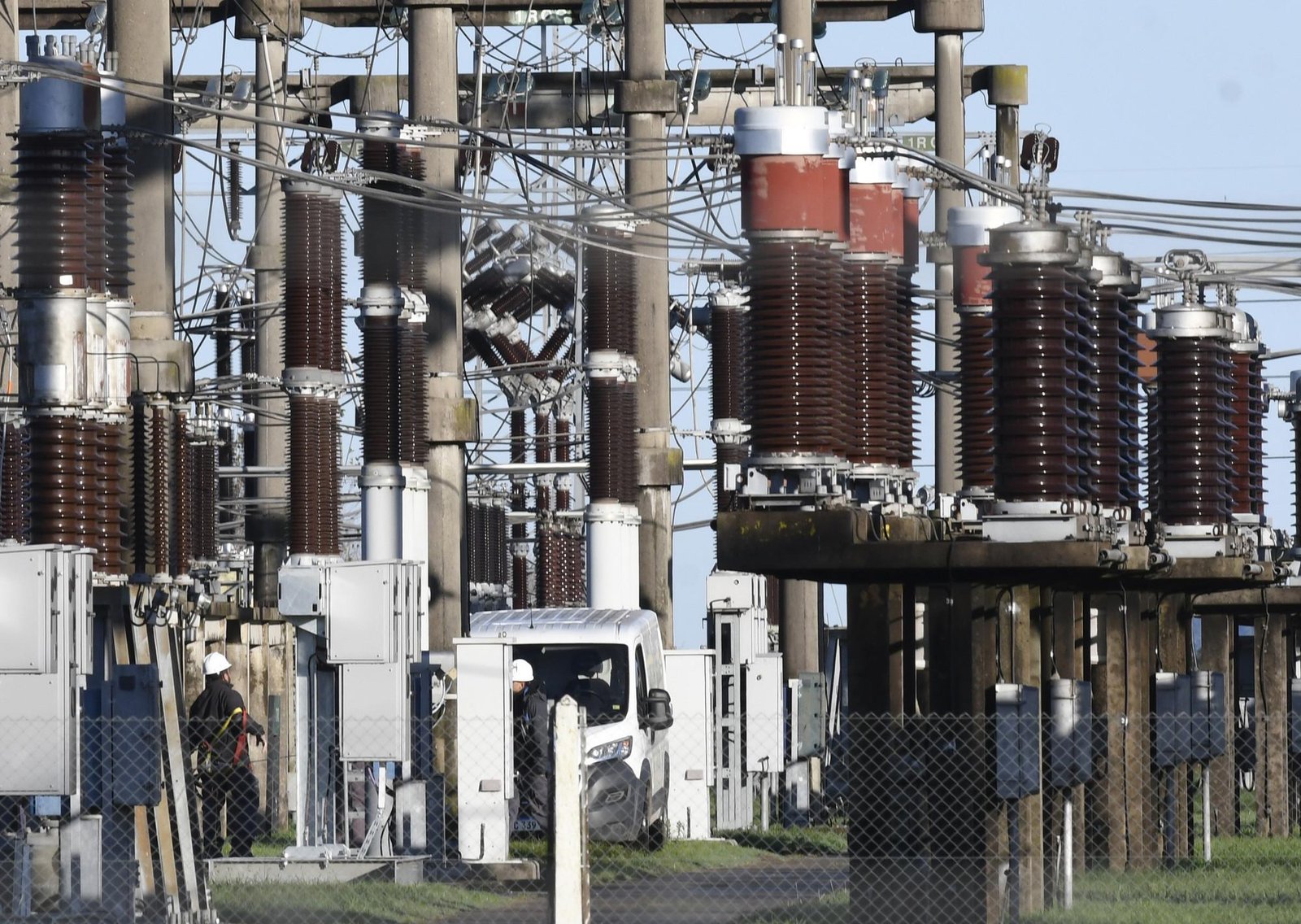 El Gobierno busca una inversión privada de US$ 700 millones para crear baterías "anti apagón"