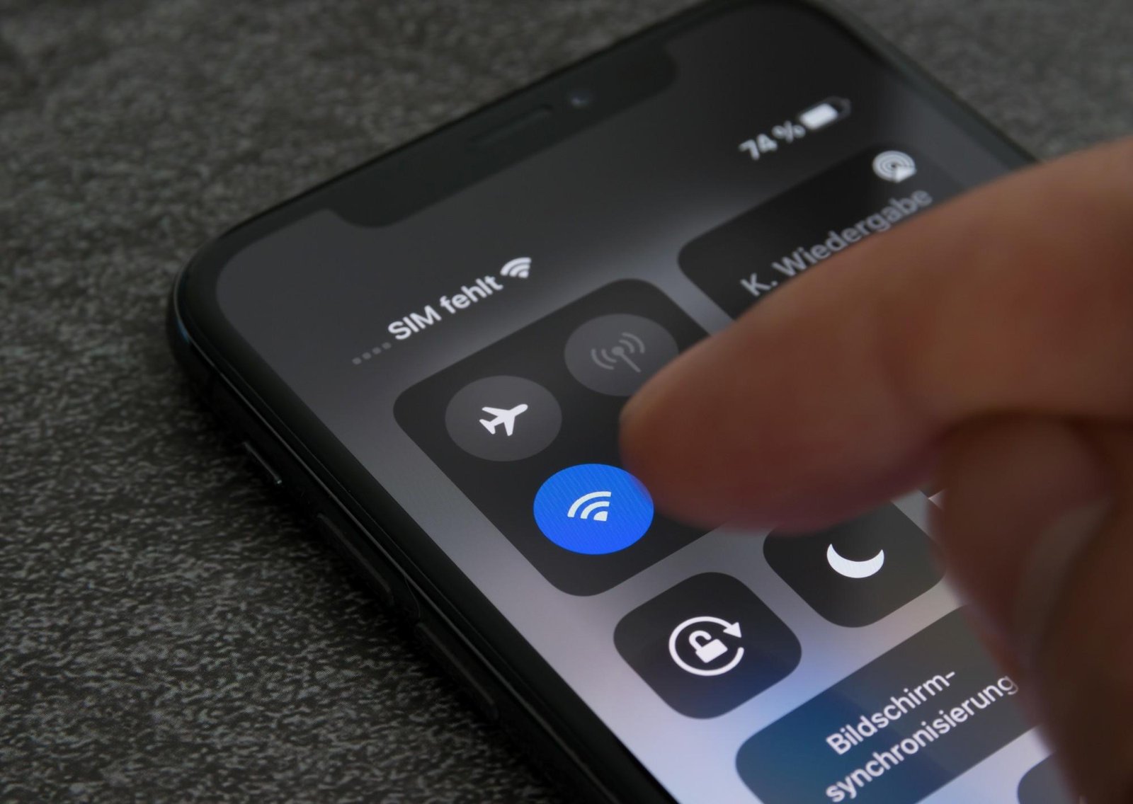 Wi-Fi lento: las señales de que alguien está usando tu red sin permiso y cómo echarlo, paso a paso