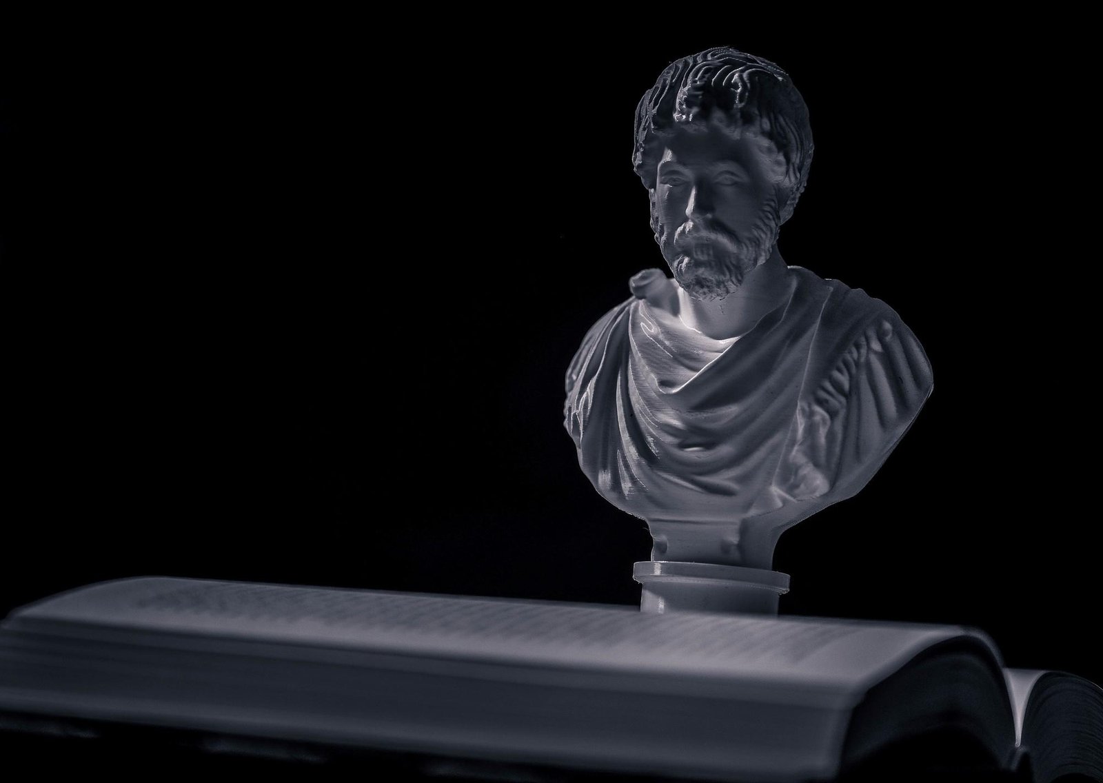 ¿Qué significa “Vincit qui patitur”, la frase de la Antigua Roma que se volvió un furor entre las nuevas generaciones?