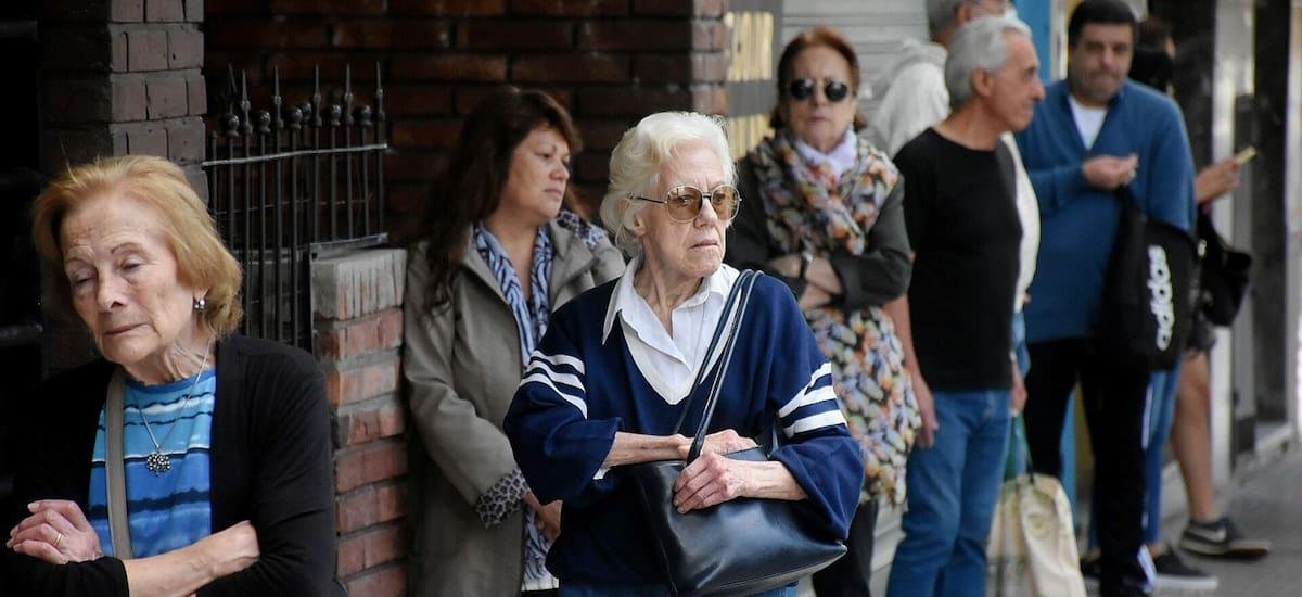 Oficial | Empleados del Gobierno recorrerán las casas de jubilados y pensionados que no cumplan con este requisito