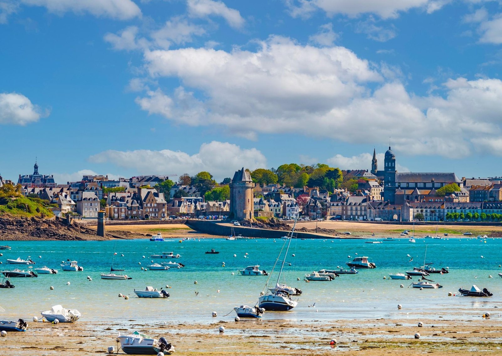 Pueblos medievales, playas y la ruta de la crêpe: guía para descubrir la fascinante Bretaña francesa