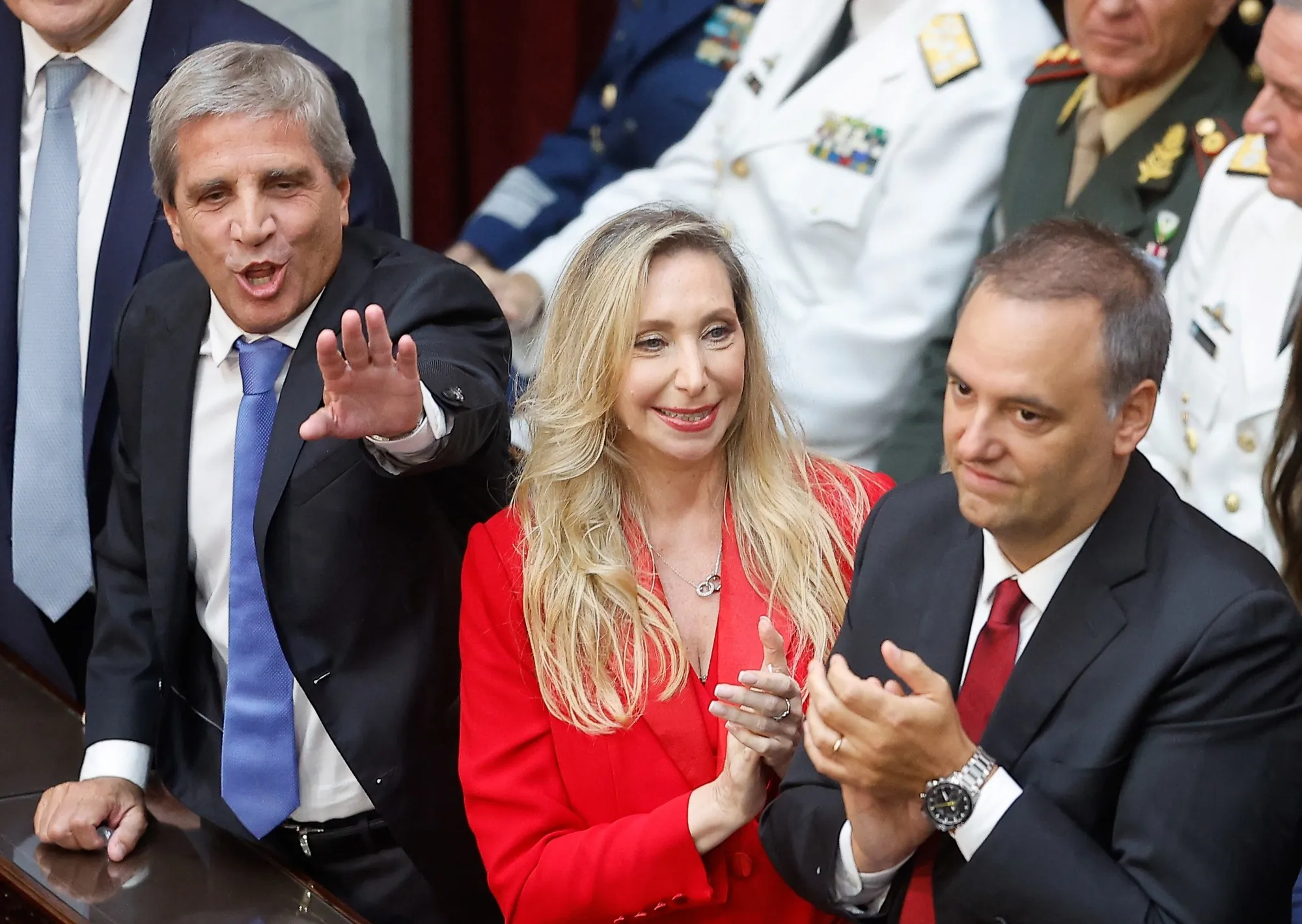 Javier Milei y sus medidas, EN VIVO: Luis Caputo dijo que el viaje de Adorni y su esposa "no les costó un centavo a los argentinos"