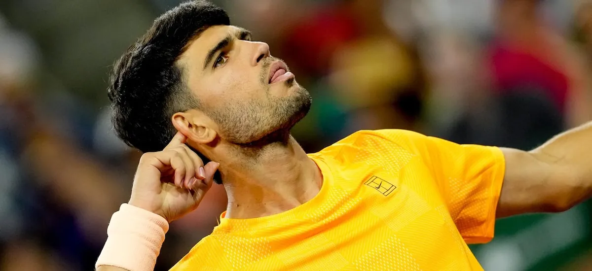 Carlos Alcaraz suma y sigue y se cita en semifinales con Daniil Medvedev